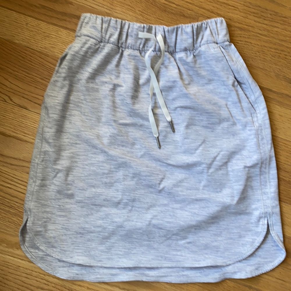 Lululemon skirt size 4